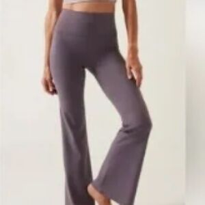 NWT Athleta Salutation Stash Pocket Flare Legging Sz L